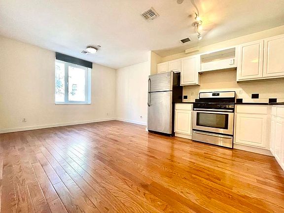 2nd image of 960 Willoughby Ave APT 3f