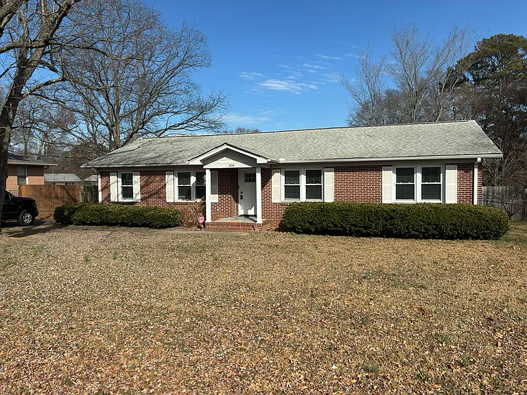 304 Pine Knoll Dr — Photo 1
