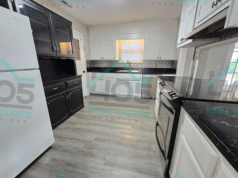 3606 Oakhurst Dr — Photo 10
