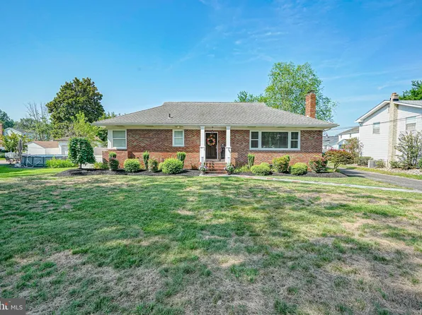 210 N 4th St, Hammonton, NJ 08037