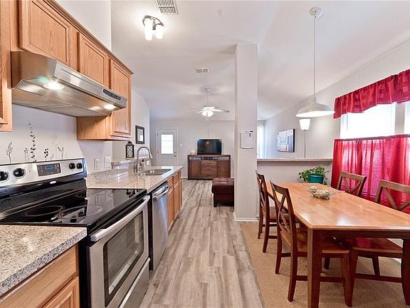 4th image of 3008 Creekwood Dr