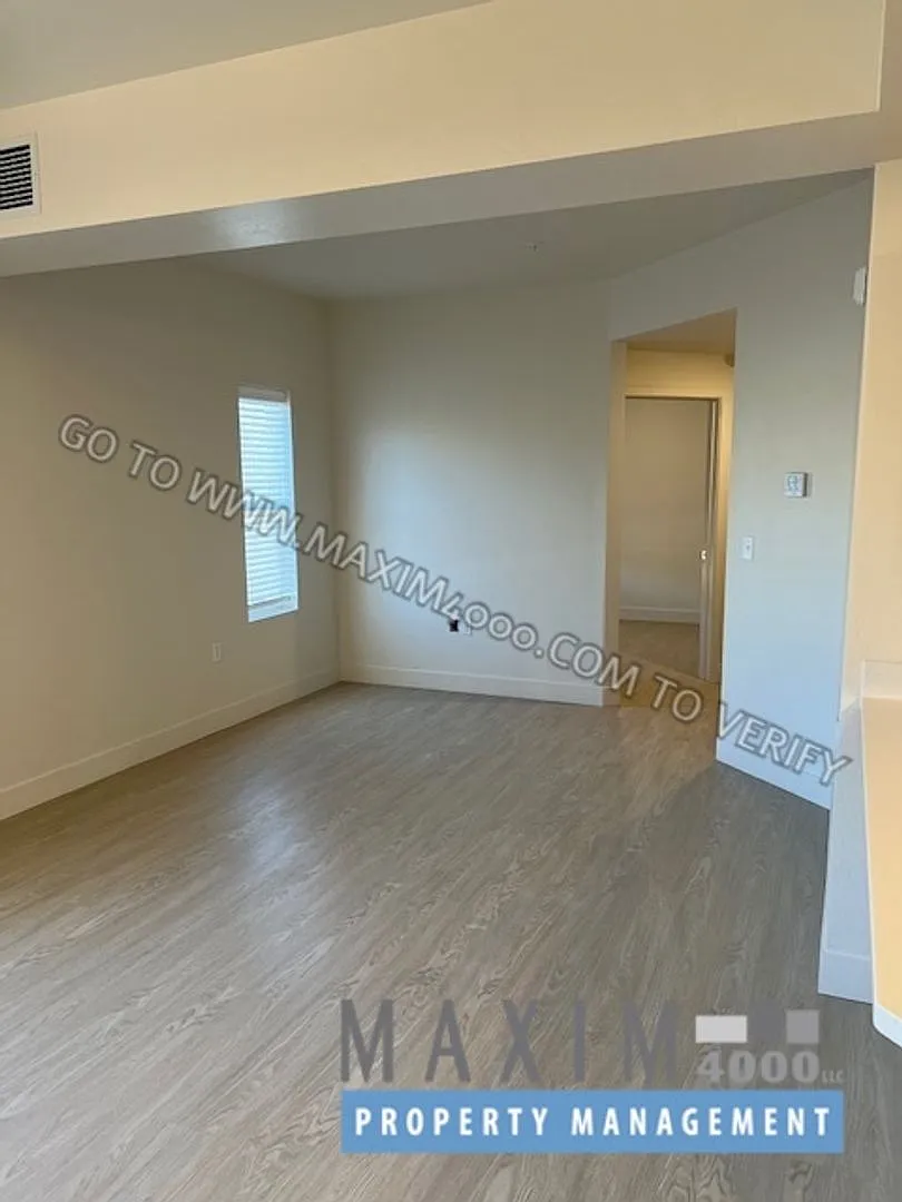 1020 GRAND AVENUE — Photo 2