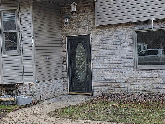2nd image of 804 E 1st St