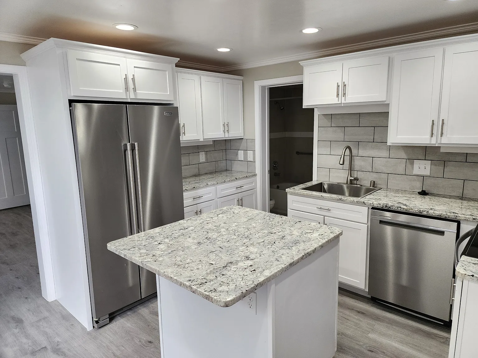 2 bed, 800 sqft, $2,450 — Photo 1