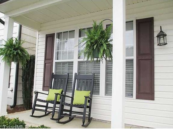 2nd image of 4 Viburnum Ln