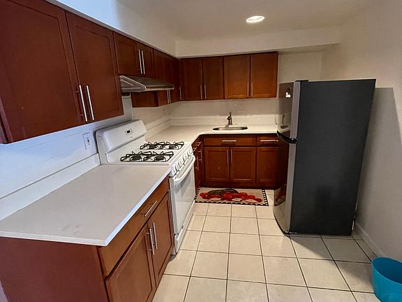 2nd image of 3419 Kings Hwy #1