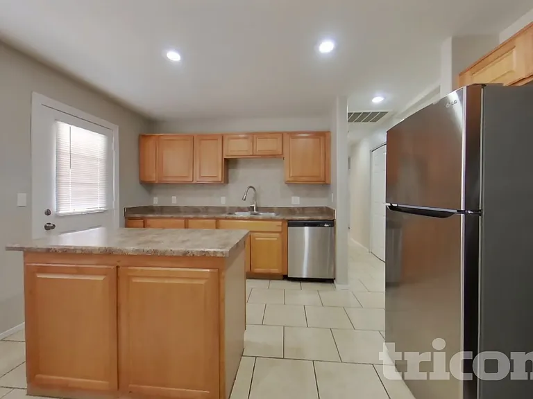 3234 W Larkspur Dr — Photo 5