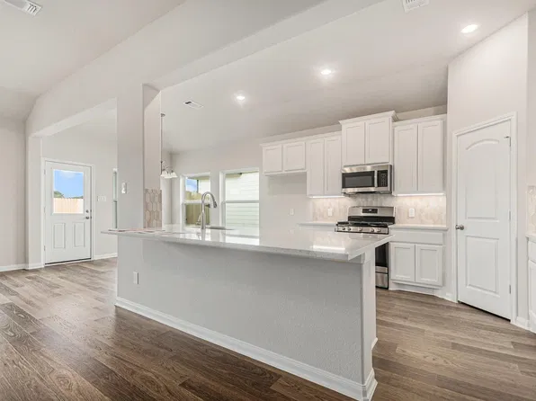 3747 Crawford St, Bay City, TX 77414