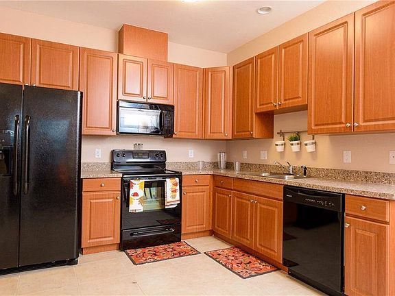 3rd image of 121 Alexander Woods Dr