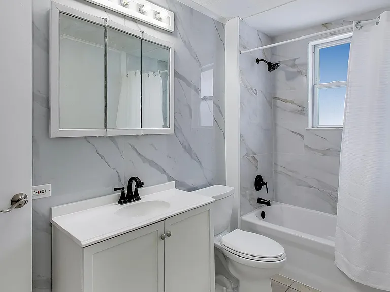 1638 Oakwood Ave — Photo 16