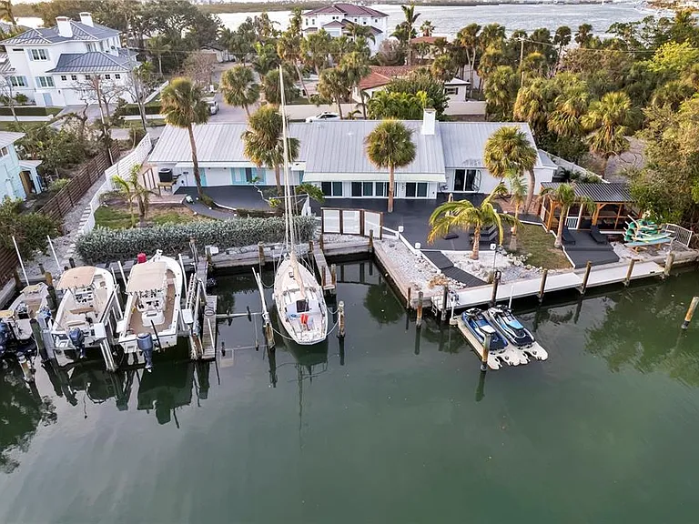31 Lands End Ln — Photo 6