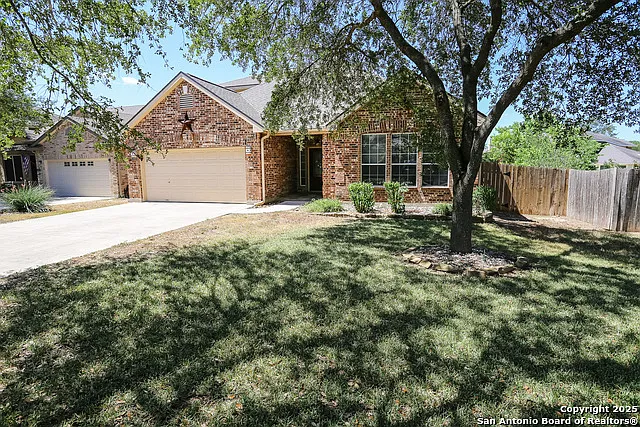 3 bed, 2.0 bath, 2763 sqft, $2,200 — Photo 3