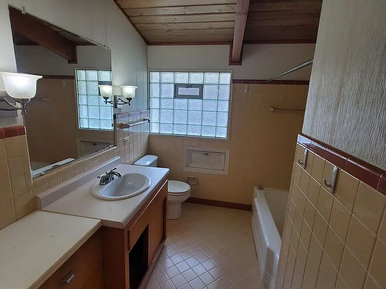 7611 W Arthur Ave. 3 unit — Photo 13