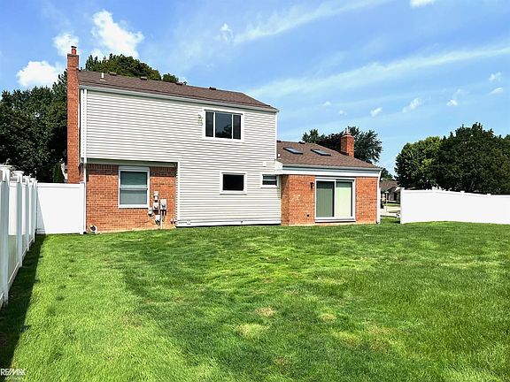 3rd image of 39276 Della Rosa Dr