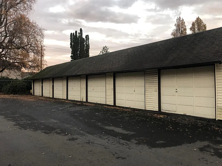 Detached garage