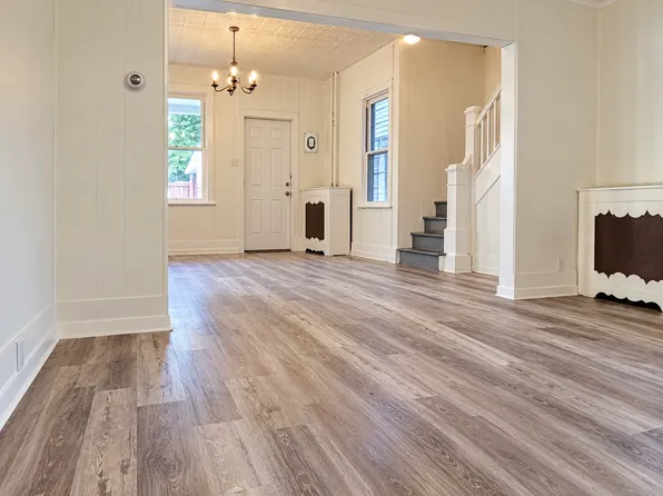 35 W 6th St, Mount Carmel, PA 17851