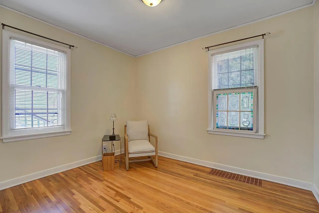 3 bed, 1010 sqft, $2,400 — Photo 4