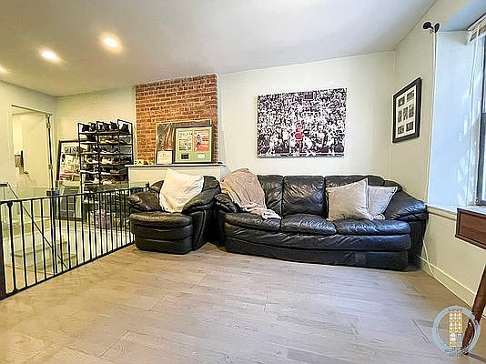3rd image of 43 W 68th St #1A