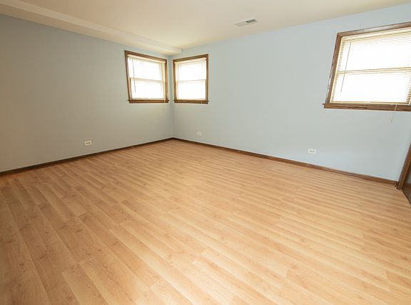 3rd image of 5020 N Austin Ave APT 1J