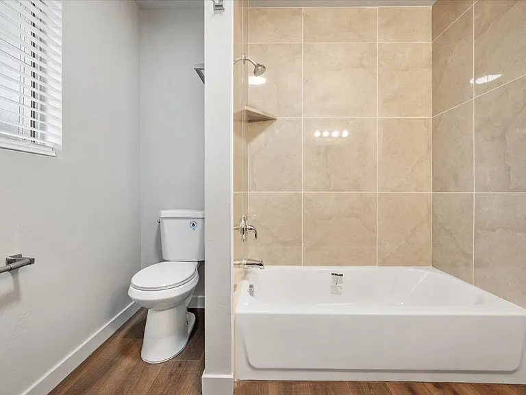 688 S 880 W — Photo 12