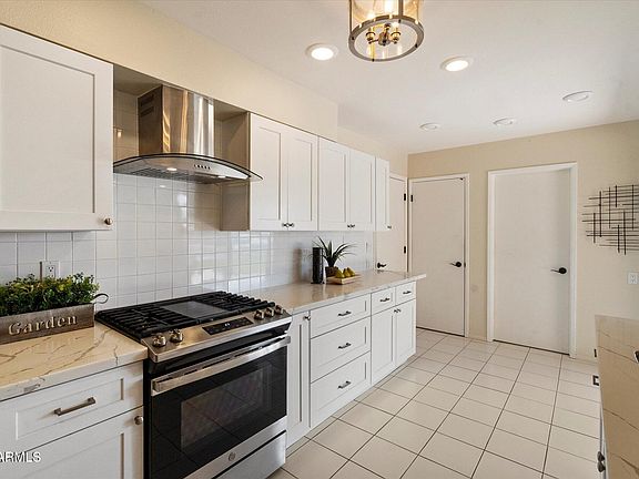 3rd image of 10948 W KELSO Drive