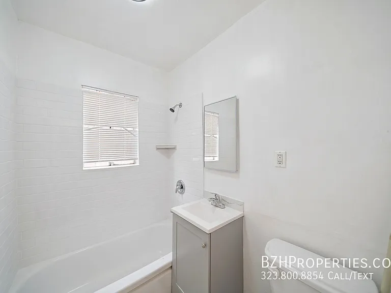8633 Denver Ave #3 — Photo 9