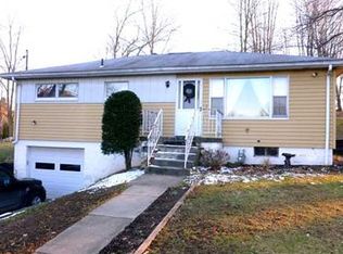164 Chapel Dr, Ellwood City, PA 16117