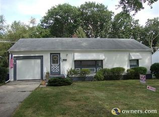 228 Oak Knolls Ave S, Rockford, IL