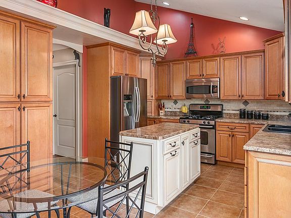 4th image of 1047 Woodberry Ln