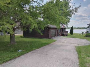 110 Candlewick Dr SE, Poplar Grove, IL 61065