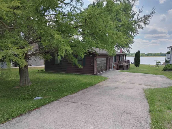 110 Candlewick Dr SE, Poplar Grove, IL 61065