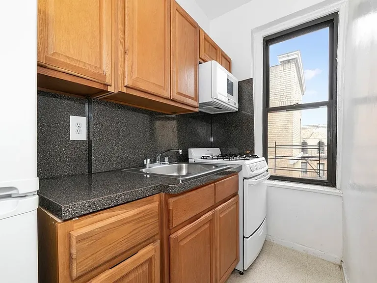 40 Sherman Ave #A5 — Photo 5