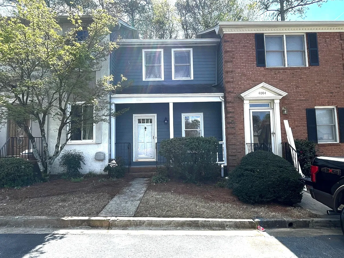 Photo 1 of 17 - 4002 Elm St - Chamblee, GA Primary Photo - 4002 Elm St