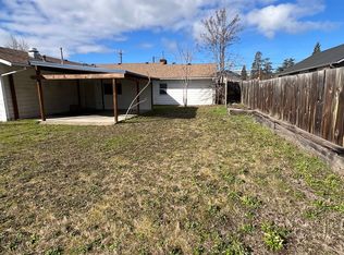 739 NE 7th St, Grants Pass, OR 97526