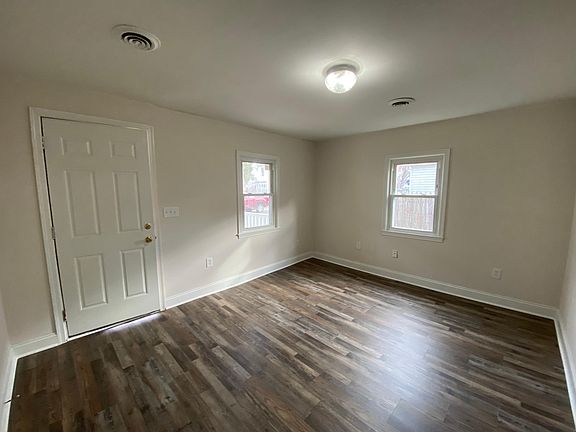 5th image of 806 Weedon St APT A