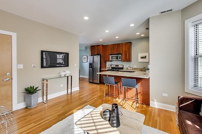 1st image of 1452 W Thorndale Ave APT 3N