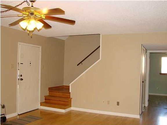 5th image of 804 Plaza Village Dr