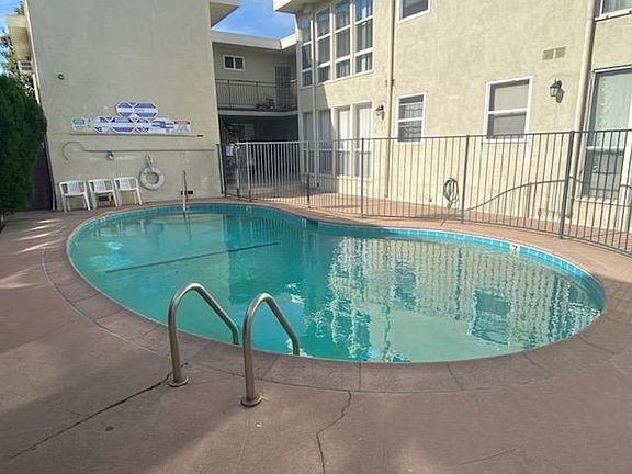 3rd image of 1732 N Harvard Blvd #109