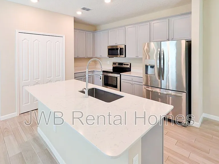 1635 Pottsburg Point Dr — Photo 2