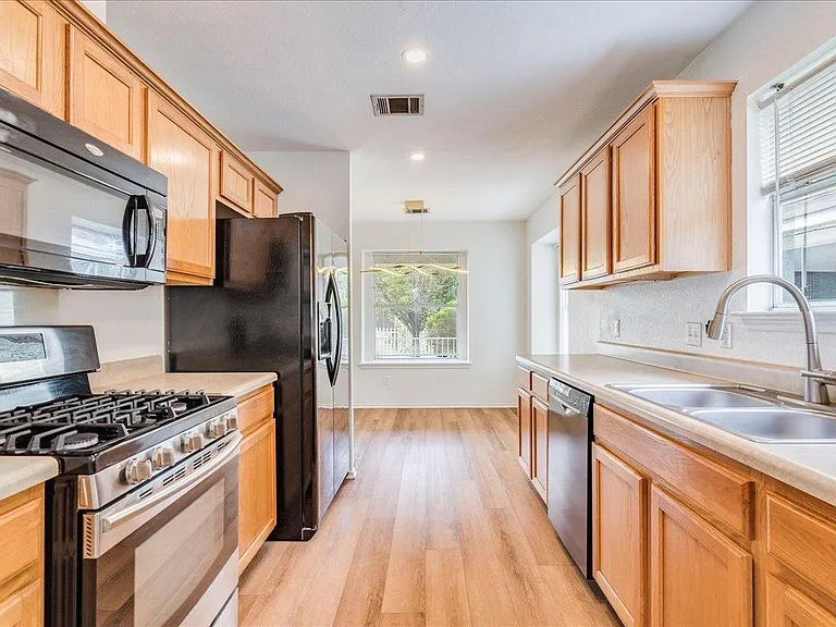 140 Schmidt — Photo 12