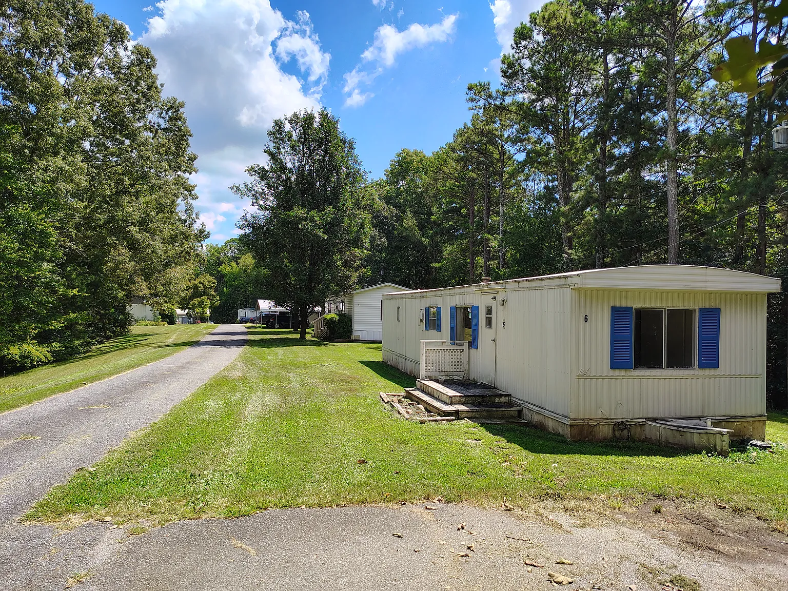 468 Center Rd SE — Photo 2
