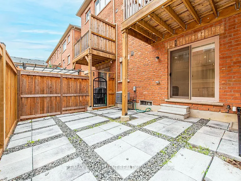 64 City Park Cir — Photo 8