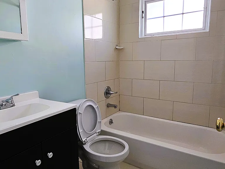 10 Arbutus Ave #1 — Photo 3