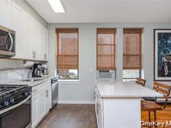 25 W Broadway #204, Long Beach, NY 11561