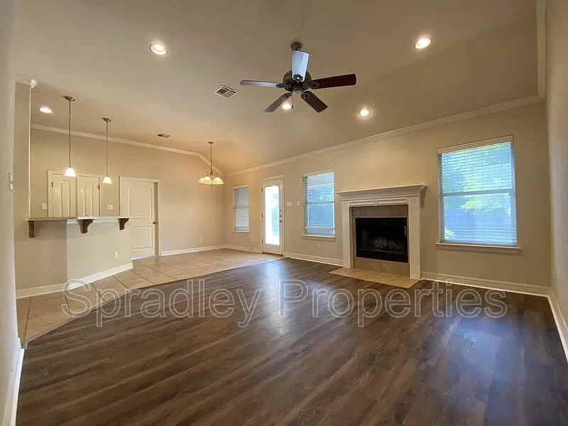 3 bed, 2.0 bath, 1516 sqft, $1,750 — Photo 2