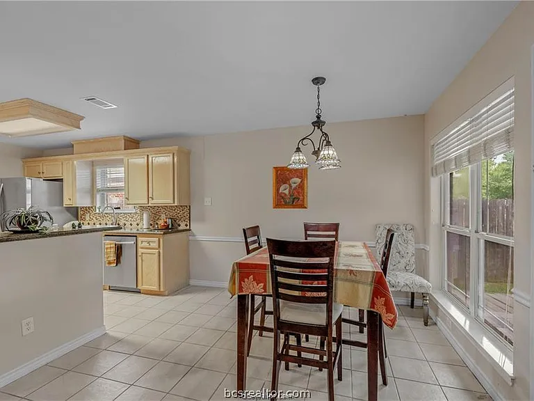3755 Essen Loop — Photo 7