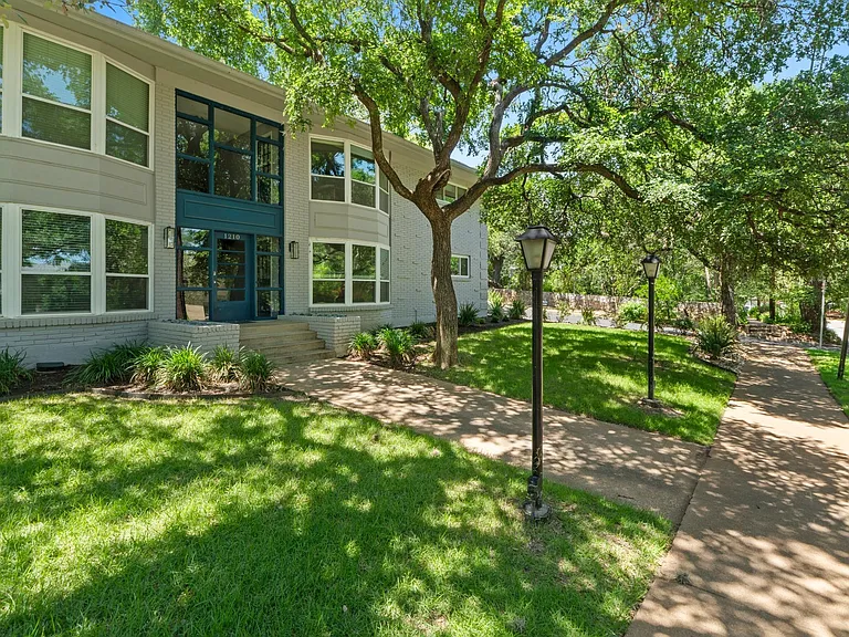 1210 Windsor Rd #220 — Photo 29