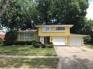 1331 Greenbrier Ln, North Tonawanda, NY 14120
