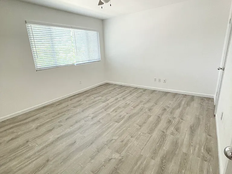 5073 La Cuenta Dr — Photo 8