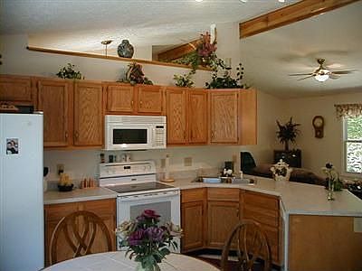 5th image of 18 Bow Dr